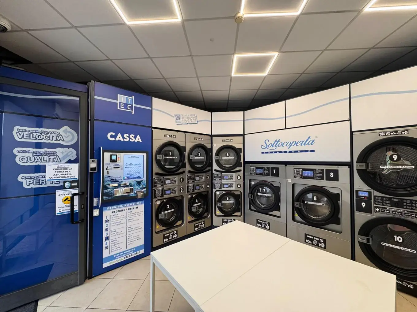 Sottocoperta Marino: Lavanderia Sottocoperta con area di attesa, macchinari e cassa self service
